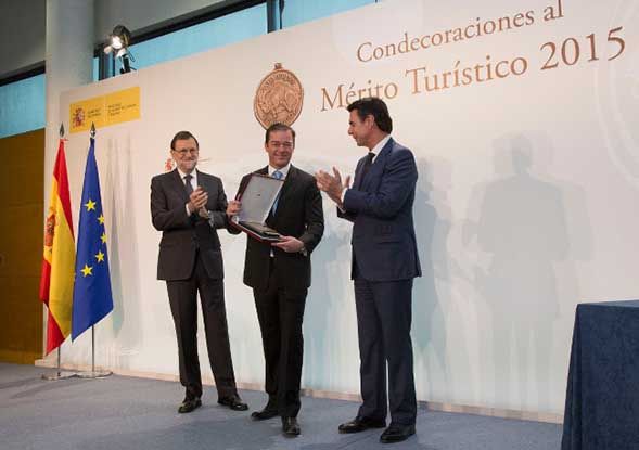 Mariano Rajoy nos entrega la Placa al mérito turístico