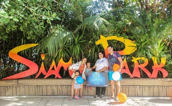 Loro Parque y Siam Park celebran por todo lo alto la llegada  de 2 millones de visitantes en 2016